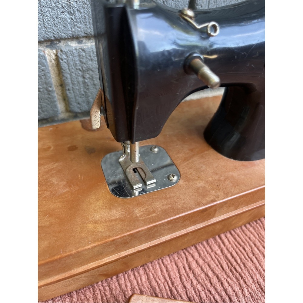 Toy Sewing Machine Holly Hobbie Vintage 1975 by Durham For Display Not Working - Picture 3 of 10